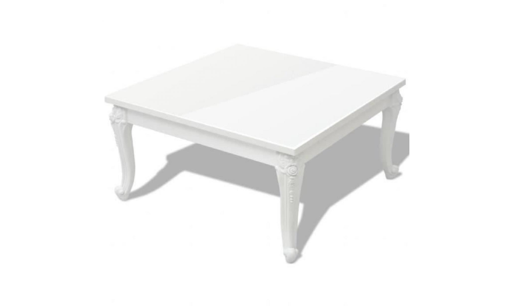 cette belle table basse carrée, laquée et blanche avec des pieds en plastique orné, a un aspect intemporel qui ajoutera