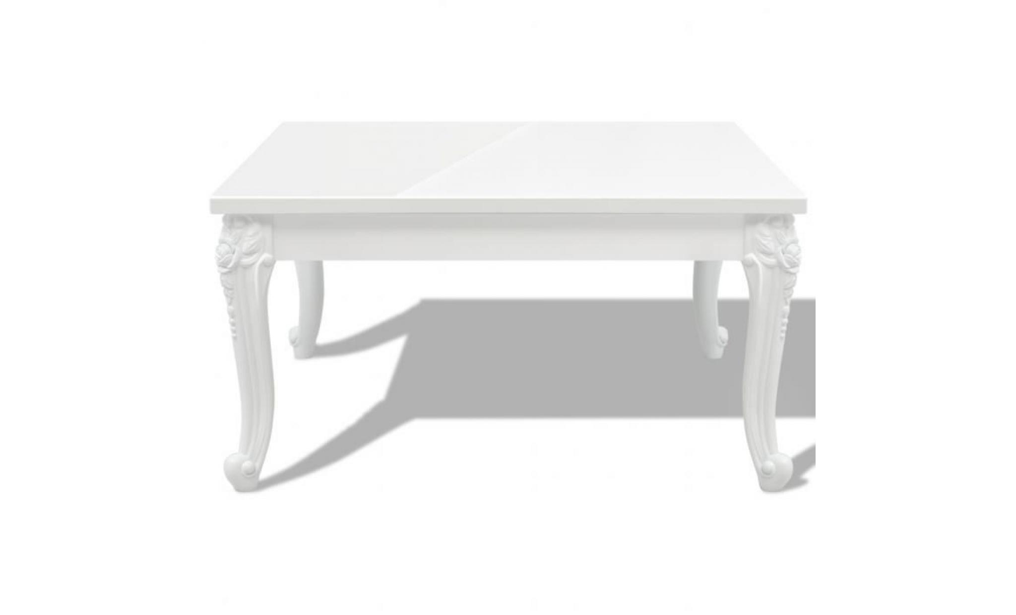 cette belle table basse carrée, laquée et blanche avec des pieds en plastique orné, a un aspect intemporel qui ajoutera pas cher