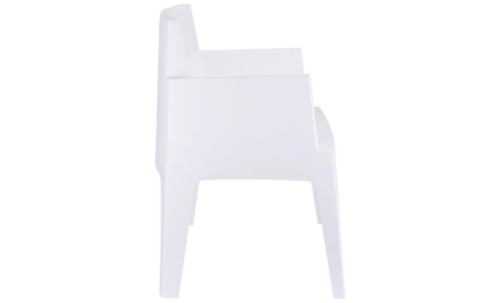 Chaise design 'PLEMO' blanche pas cher