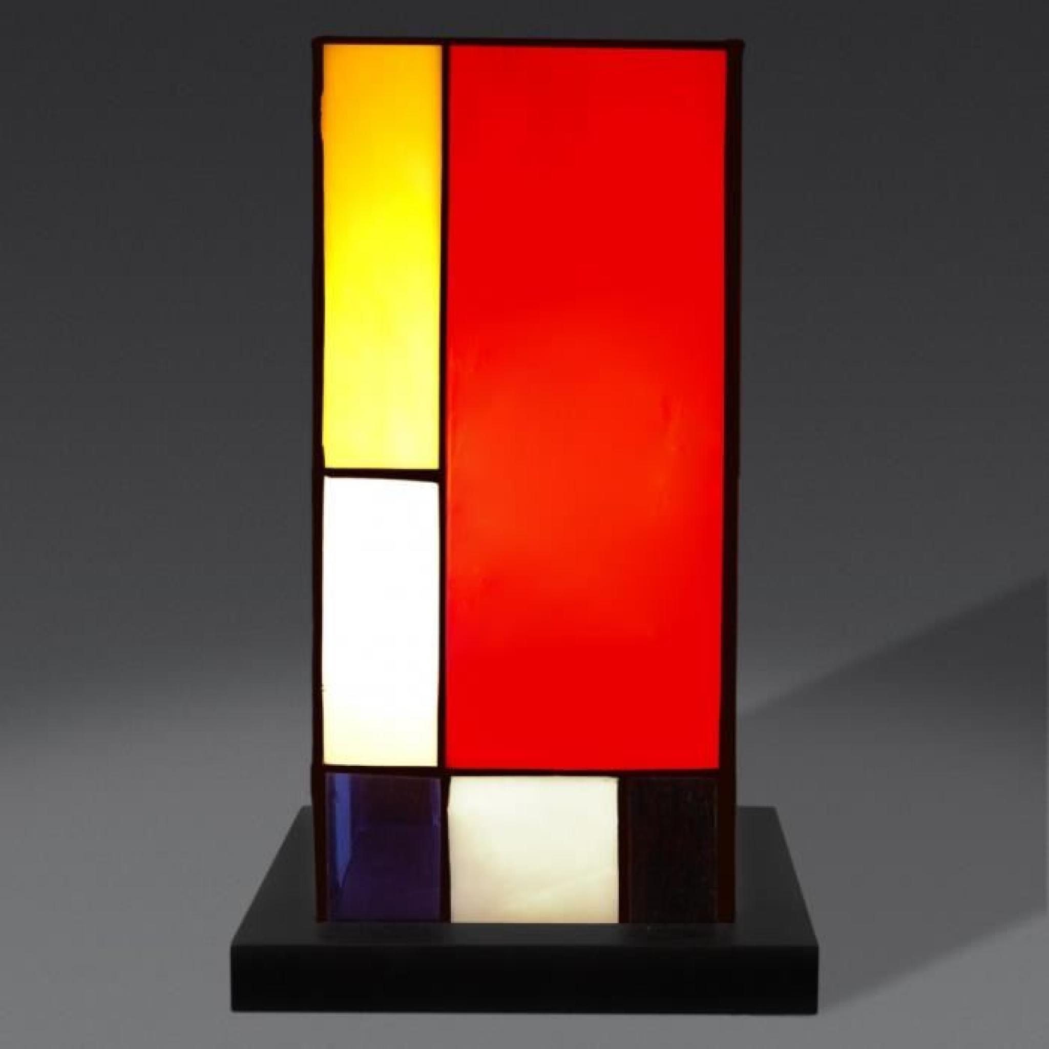 Chevet Mondrian a colonne Lampe de chevet avec abat-jour de verre soudé de style Tiffany et base de bois pas cher