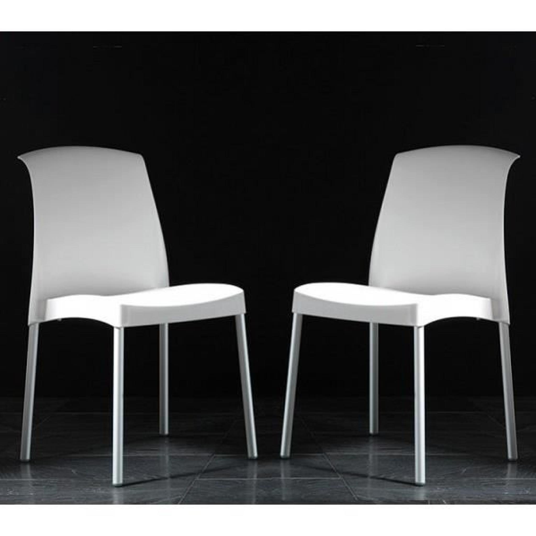 La chaise design JANE de la collection Prestige d'INSIDE apportera sobriété et élégance à votre intérieur.  Son style intemporel ...