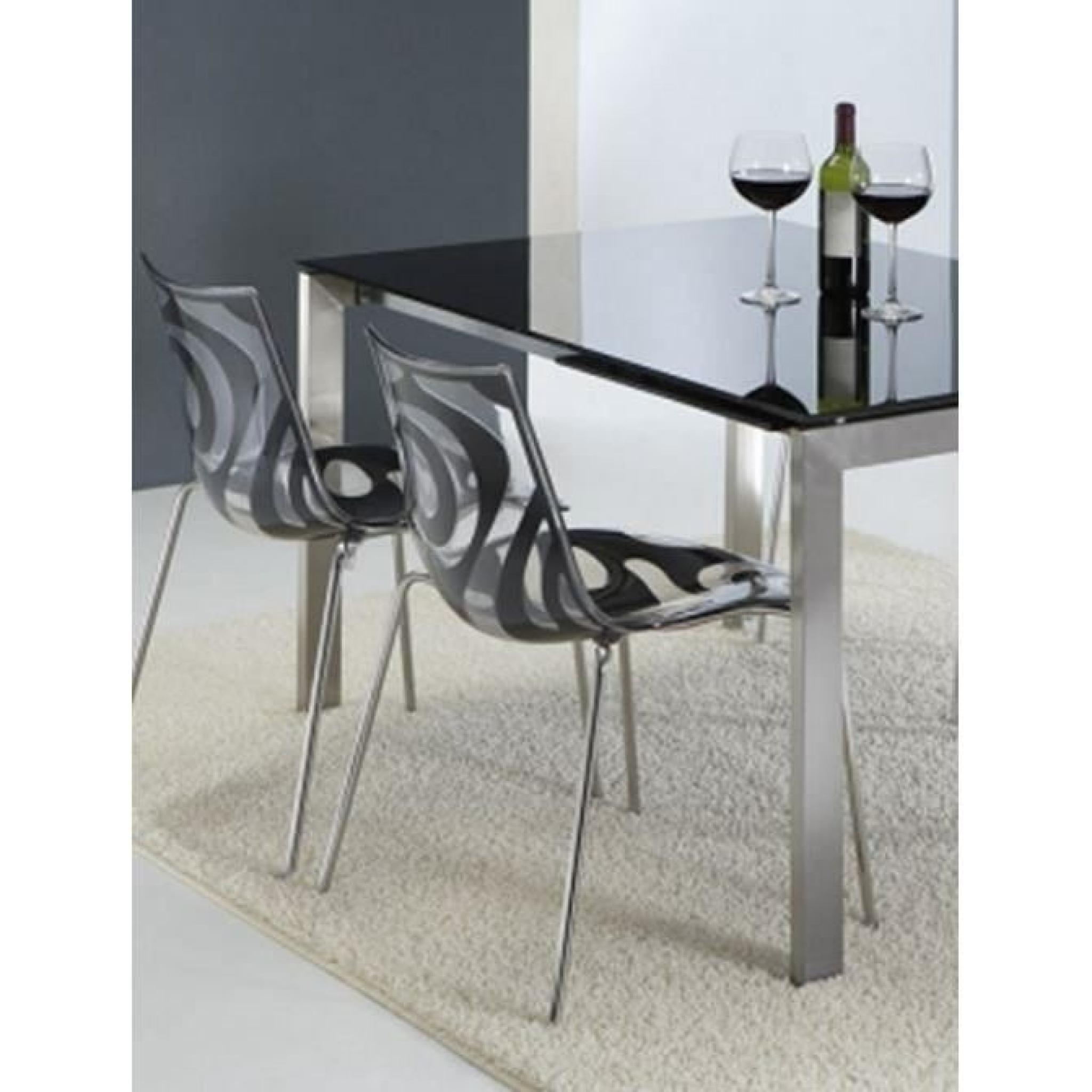 La chaise design TRIBAL qui grâce à ses lignes épurées et son look tendance s'intégrera parfaitement dans tout type d'intérieur. ...