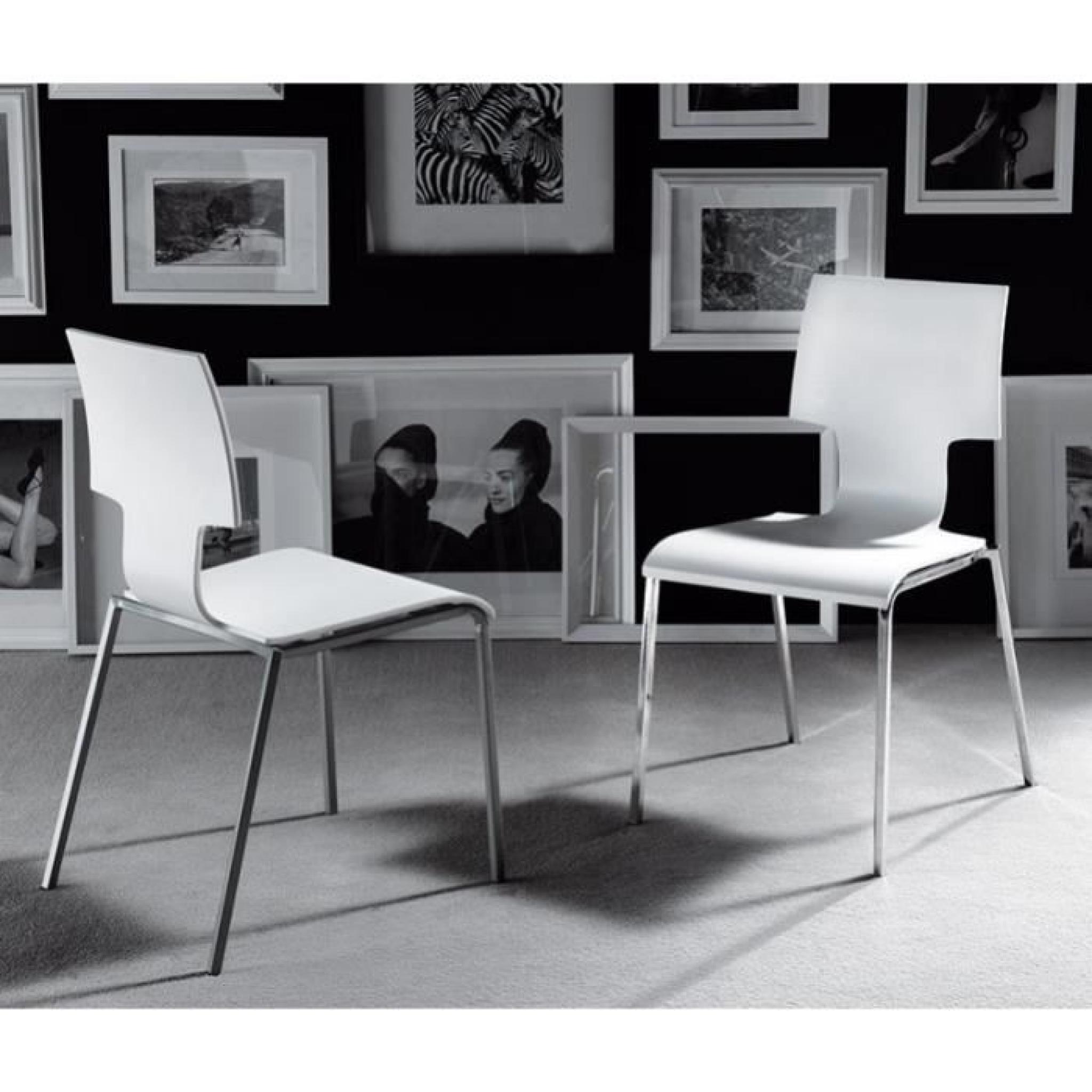 La chaise  ELEKTRA saura ajouter une touche de modernité et design à votre cuisine, ou bien encore dans votre salle à manger. La ...