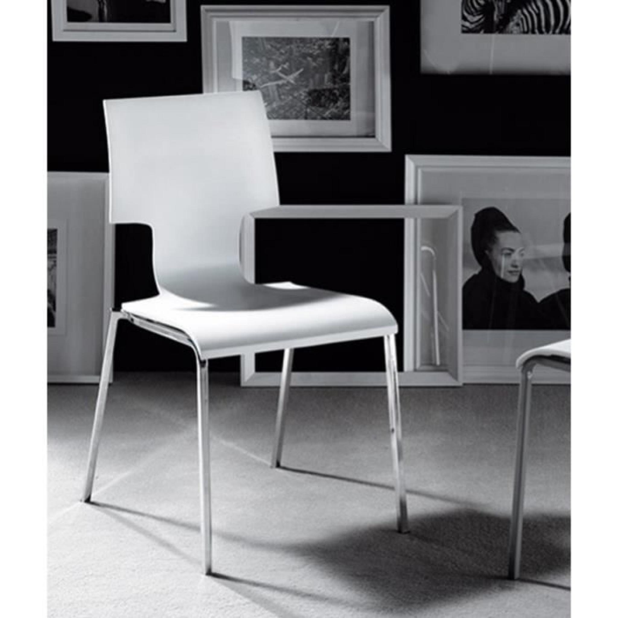 La chaise  ELEKTRA saura ajouter une touche de modernité et design à votre cuisine, ou bien encore dans votre salle à manger. La ... pas cher