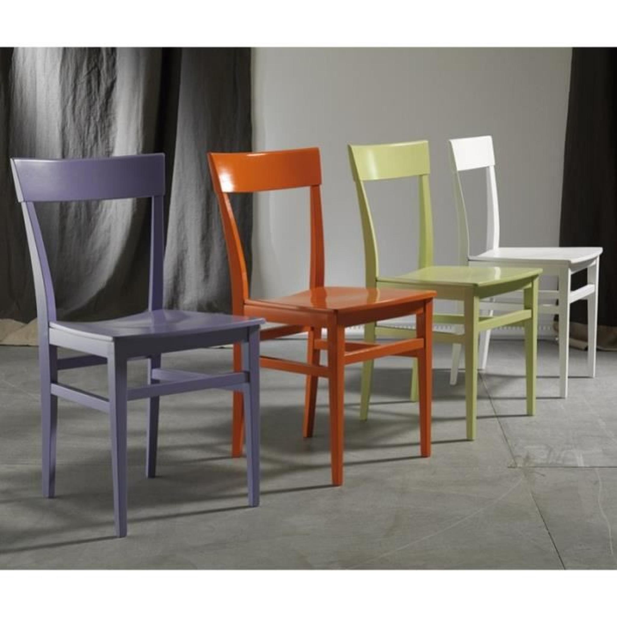 La chaise NAVIGLI apportera une ambiance bistrot chic. En effet son design à l'ancienne remis au goût du jour par ses couleurs te... pas cher