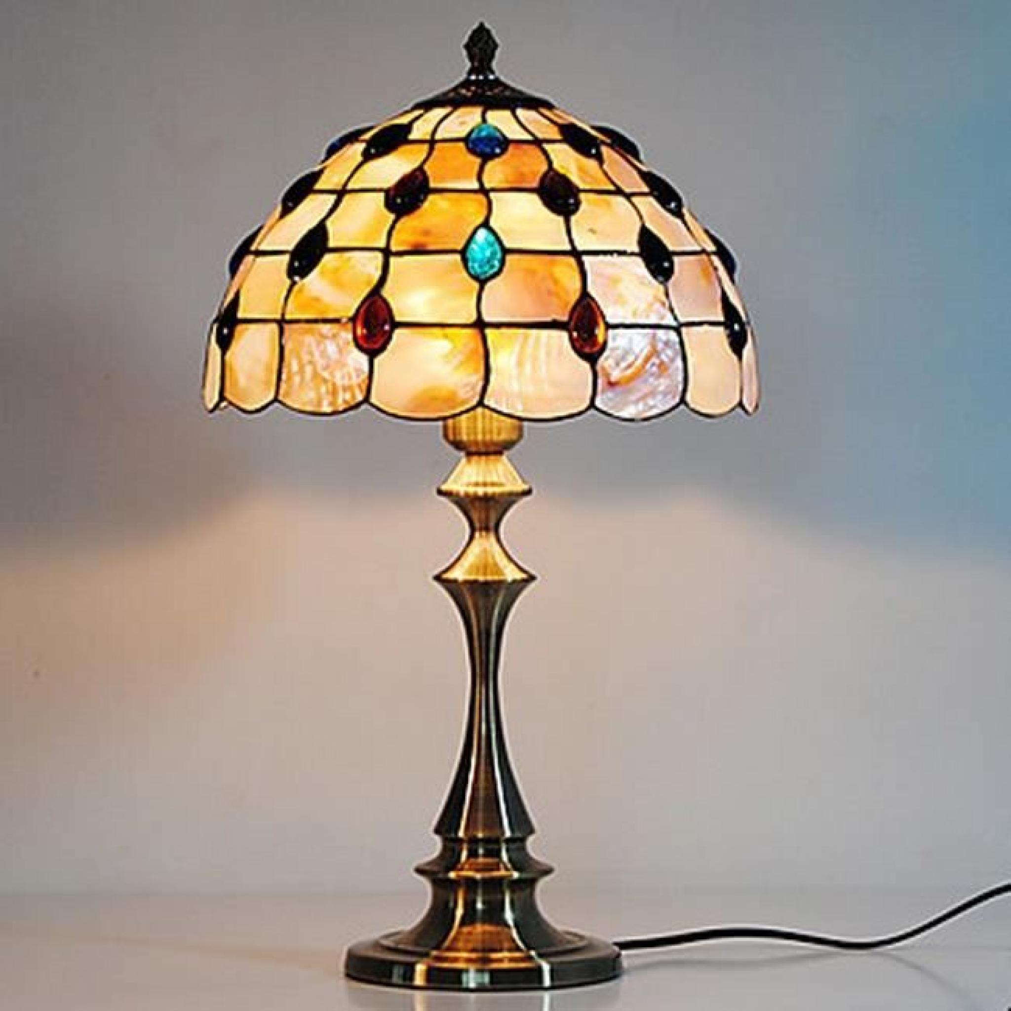Lampe de table retro décorée avec des perles TU