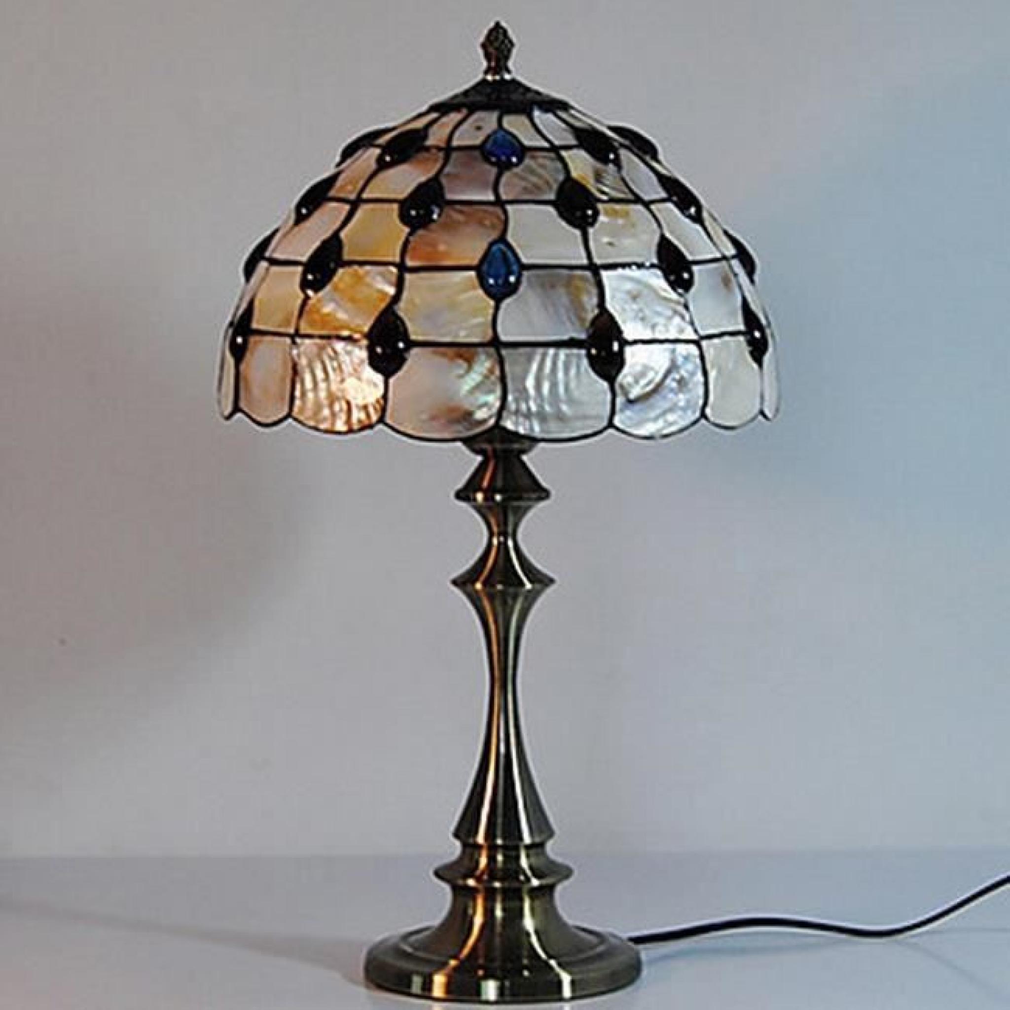Lampe de table retro décorée avec des perles TU pas cher