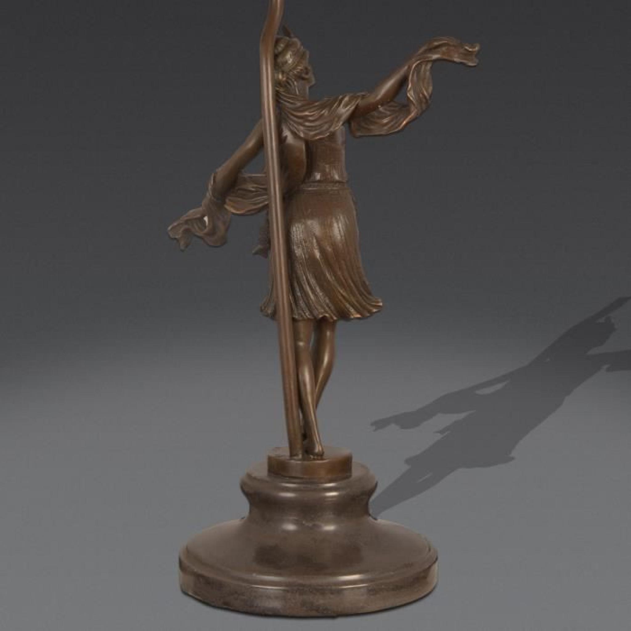 Lampe de table sculpture avec pierres style Tiffany avec base de métallique bronzé pas cher
