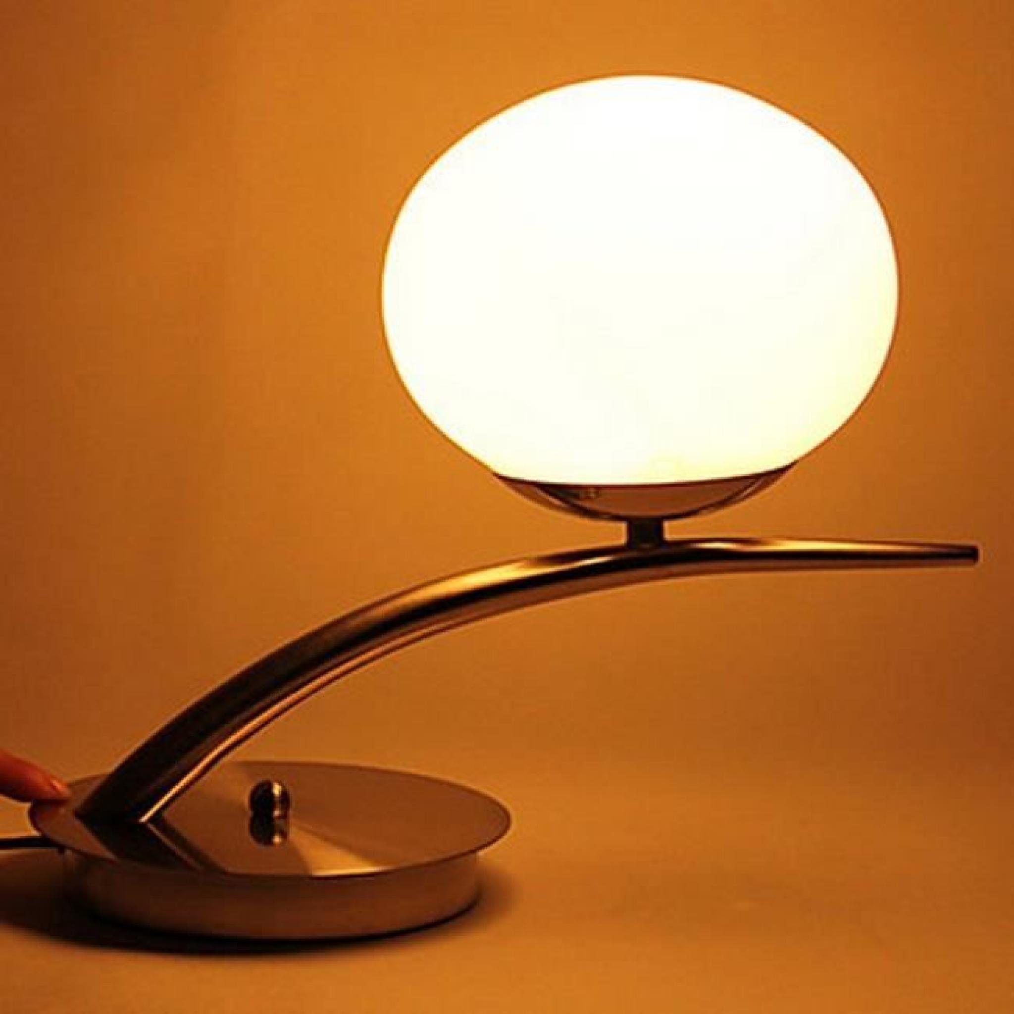 Lampe de table sous forme de globe TU pas cher