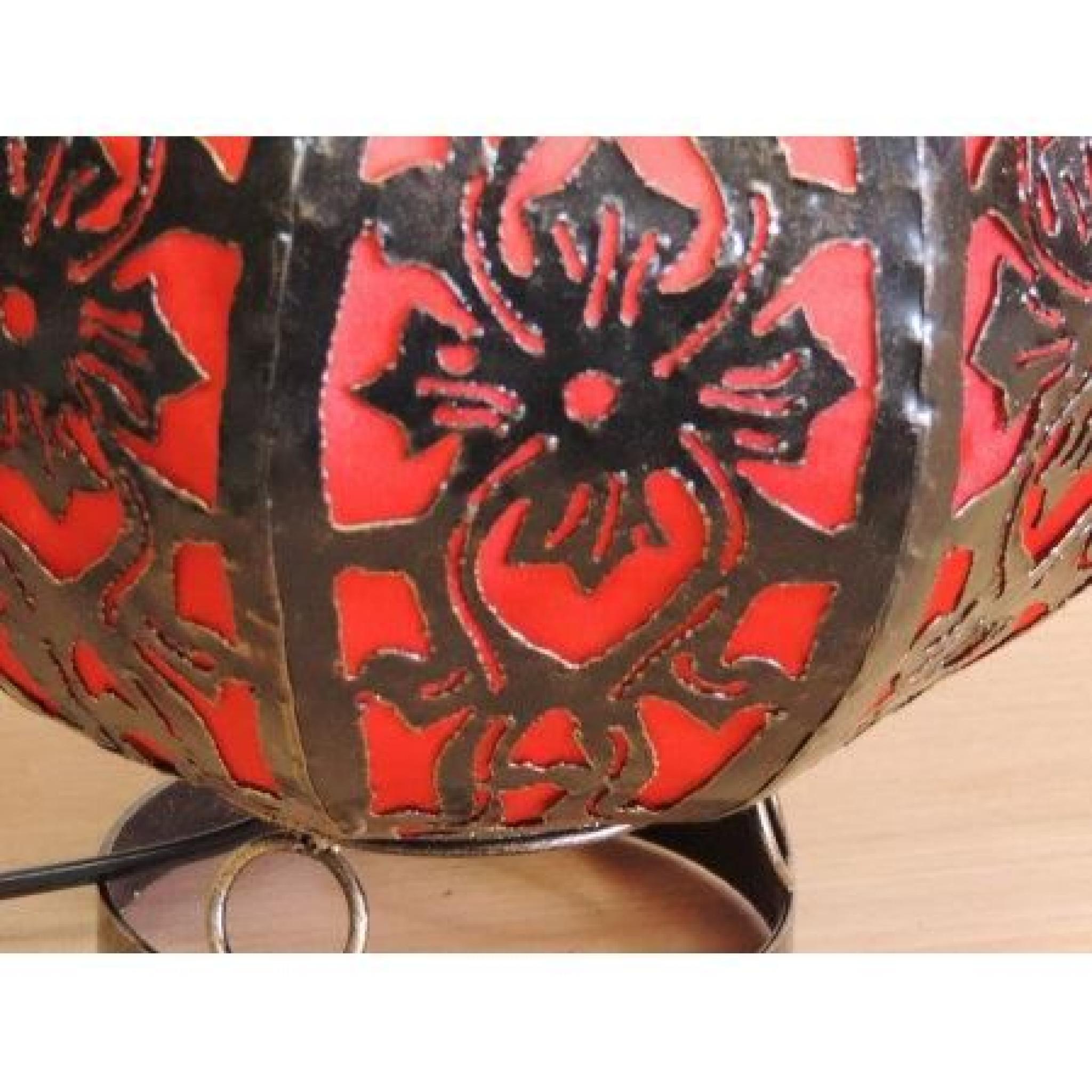 Lampe en acier sculpté ronde rouge 22 cm pas cher