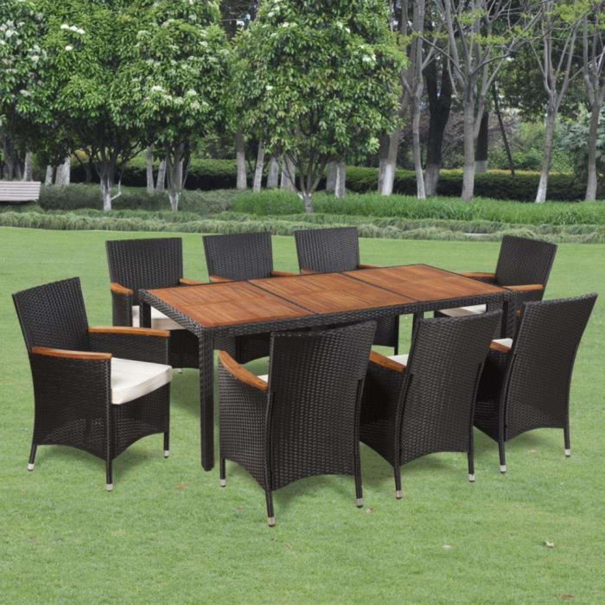 Table à manger avec plateau en bois et 8 chaises en polyrotin