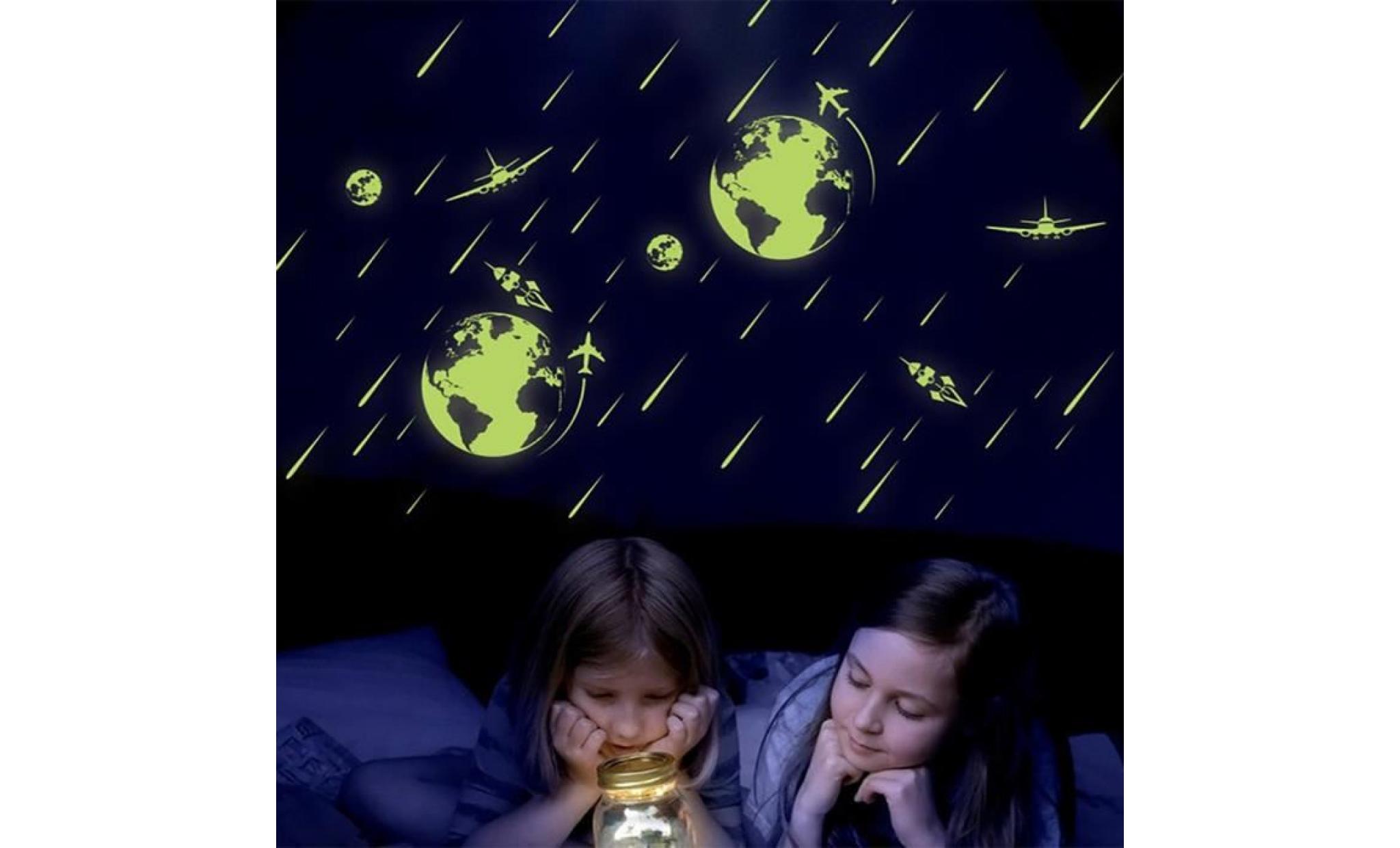 une lueur fluorescente de chambre à coucher d'enfants dans les autocollants de mur d'étoiles foncées@hxq67 pas cher