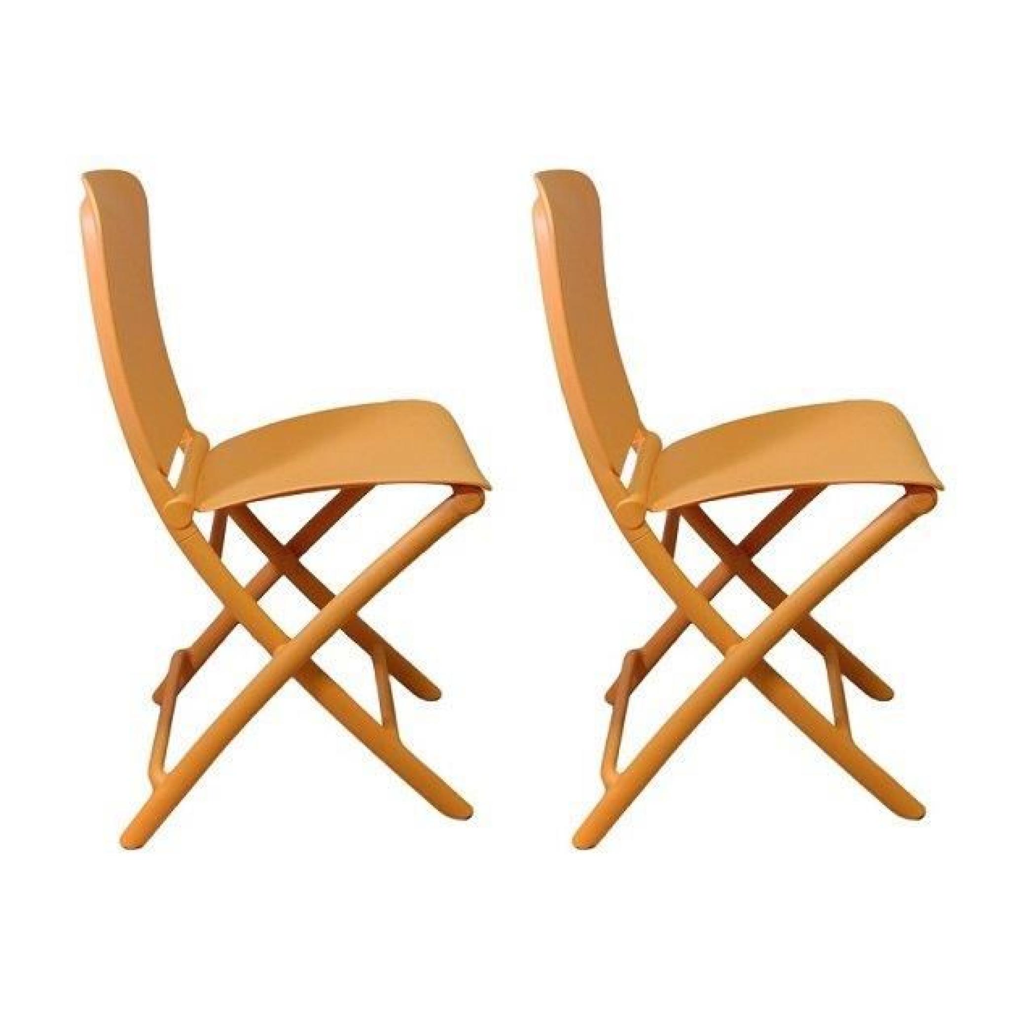 ZAK est une série de chaises colorées pliantes et rangées en un clin d'oeil pour un gain de place maximal.  Un design innovant po...