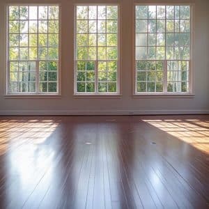 Pièce qui résonne : solutions acoustiques économiques