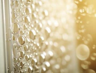 Radiateur qui claque : causes et solutions de purge